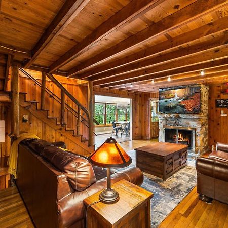 Whiskey Ridge Lodge, A Restored 1940S Gem, 2 Mins From Downtown, Breathtaking City Views, Custom Game Room, And Spacious Elegance Gatlinburg Buitenkant foto