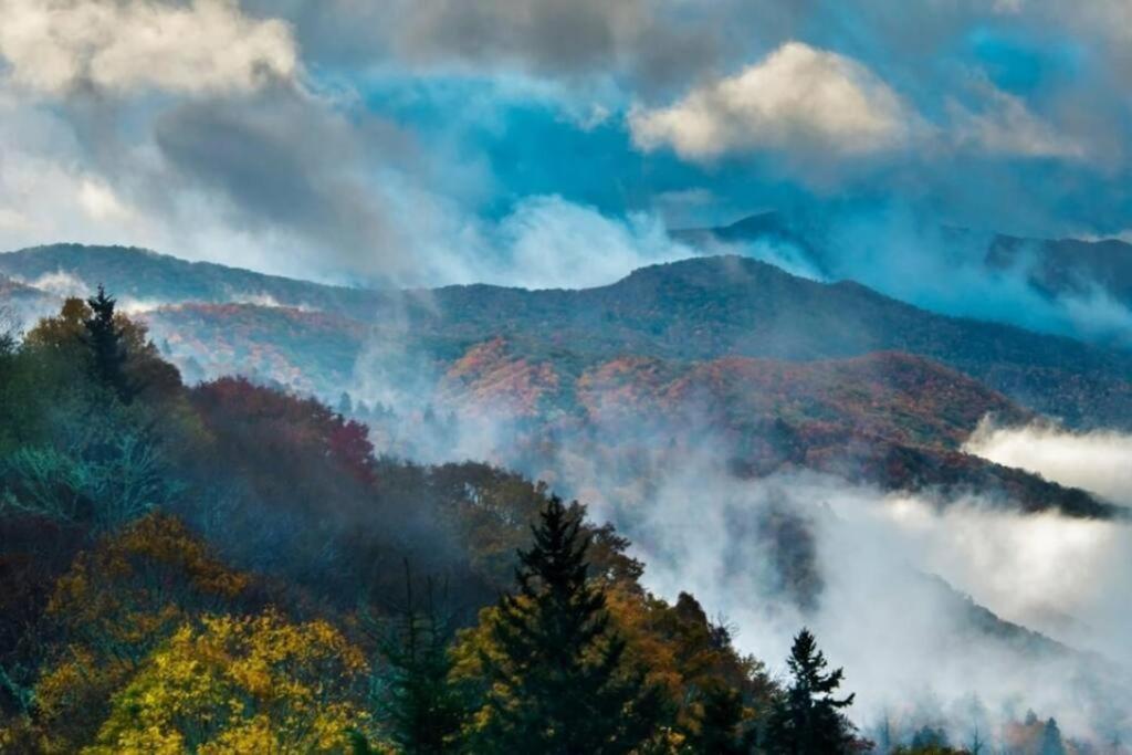 Whiskey Ridge Lodge, A Restored 1940S Gem, 2 Mins From Downtown, Breathtaking City Views, Custom Game Room, And Spacious Elegance Gatlinburg Buitenkant foto