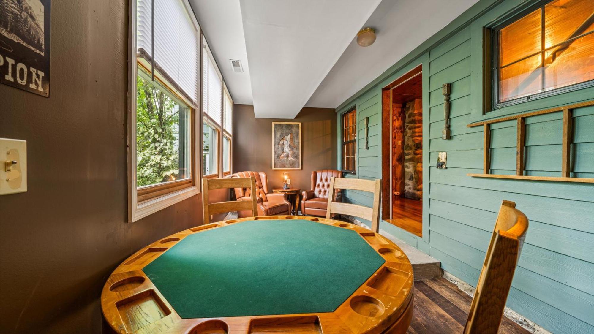 Whiskey Ridge Lodge, A Restored 1940S Gem, 2 Mins From Downtown, Breathtaking City Views, Custom Game Room, And Spacious Elegance Gatlinburg Buitenkant foto