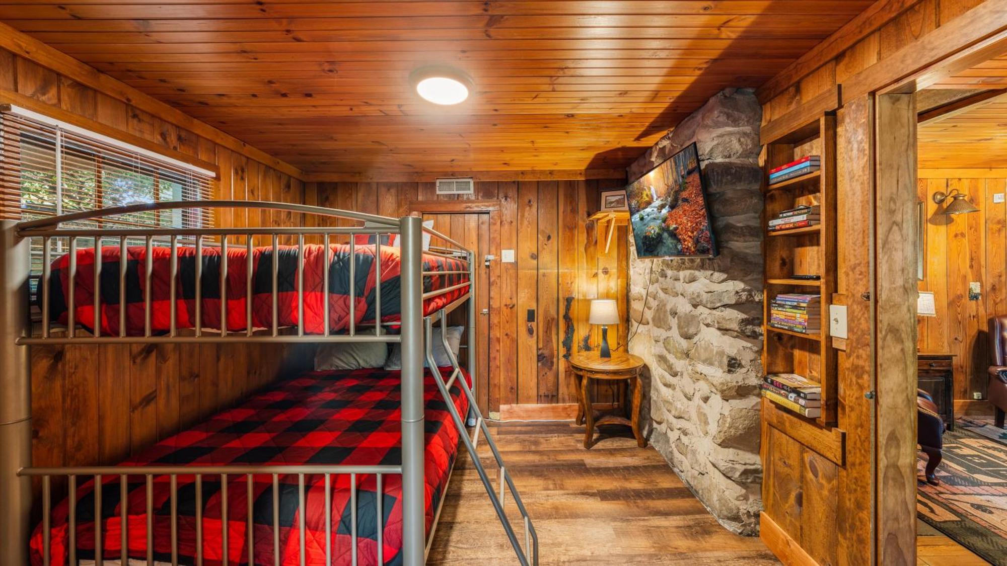 Whiskey Ridge Lodge, A Restored 1940S Gem, 2 Mins From Downtown, Breathtaking City Views, Custom Game Room, And Spacious Elegance Gatlinburg Buitenkant foto