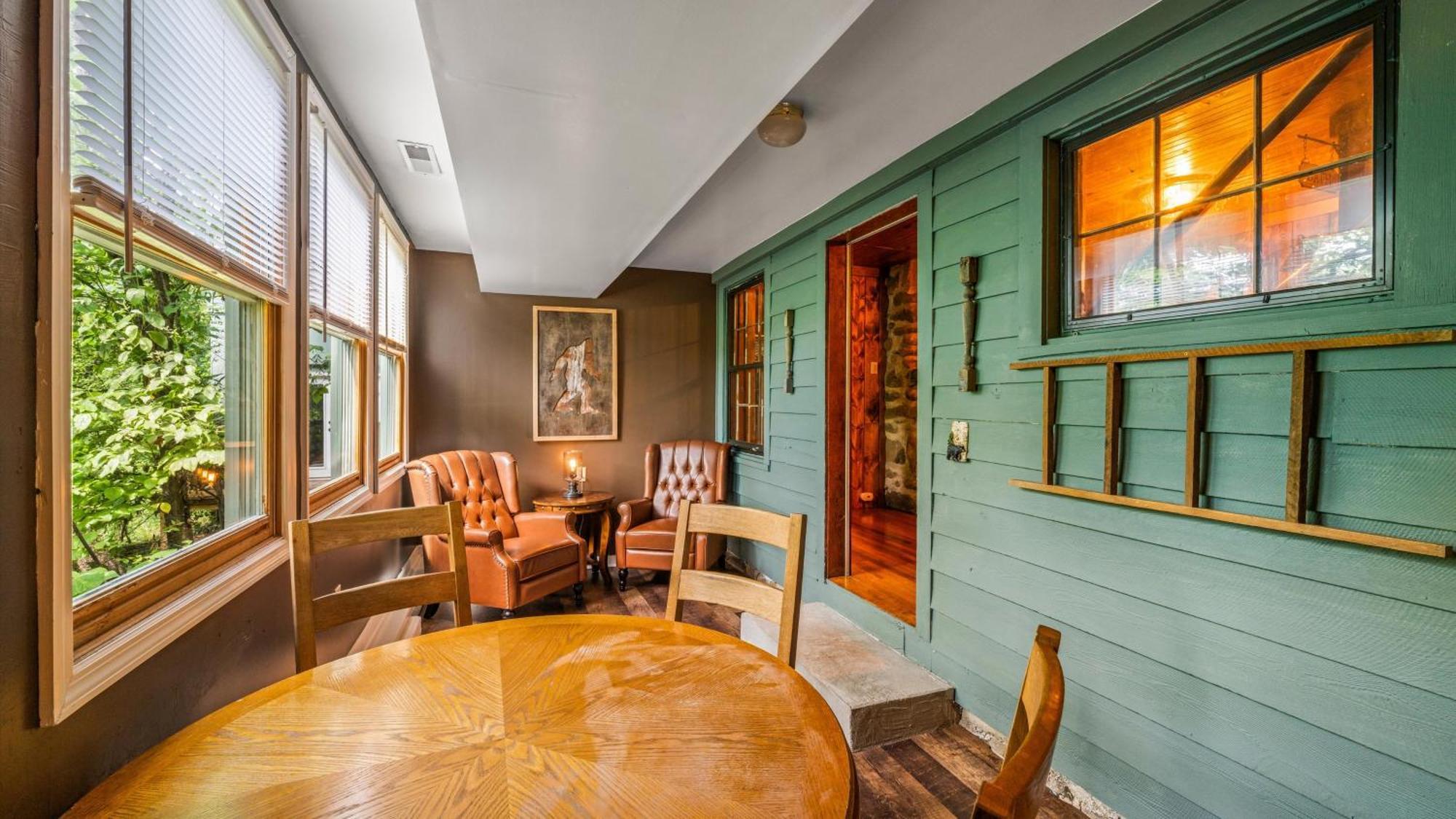 Whiskey Ridge Lodge, A Restored 1940S Gem, 2 Mins From Downtown, Breathtaking City Views, Custom Game Room, And Spacious Elegance Gatlinburg Buitenkant foto