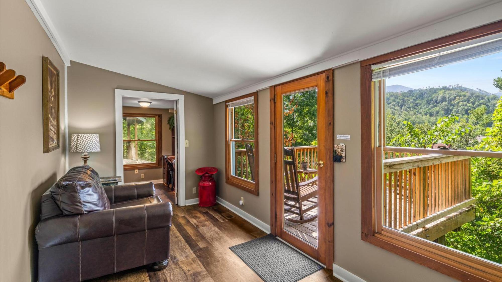 Whiskey Ridge Lodge, A Restored 1940S Gem, 2 Mins From Downtown, Breathtaking City Views, Custom Game Room, And Spacious Elegance Gatlinburg Buitenkant foto