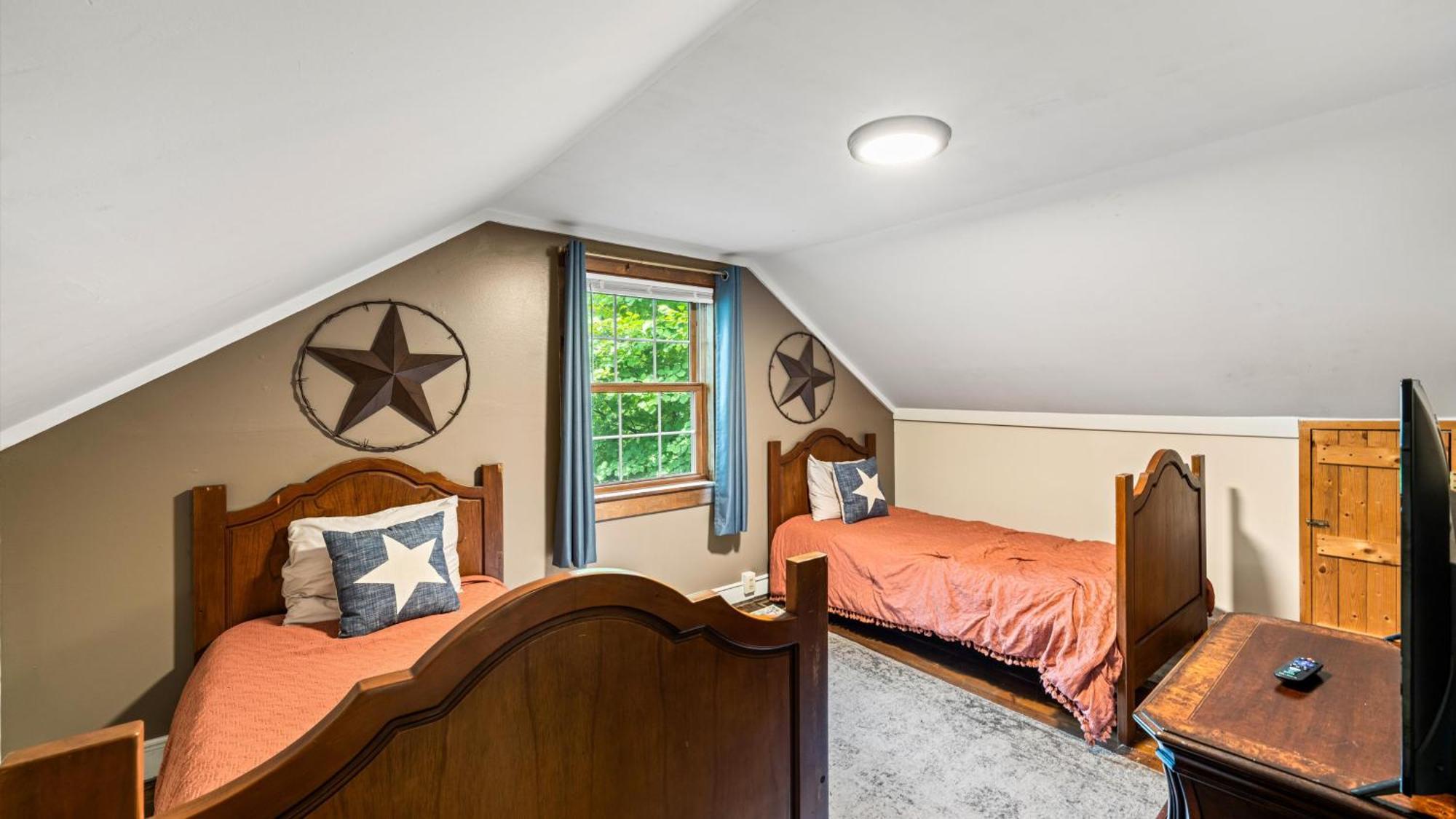 Whiskey Ridge Lodge, A Restored 1940S Gem, 2 Mins From Downtown, Breathtaking City Views, Custom Game Room, And Spacious Elegance Gatlinburg Buitenkant foto