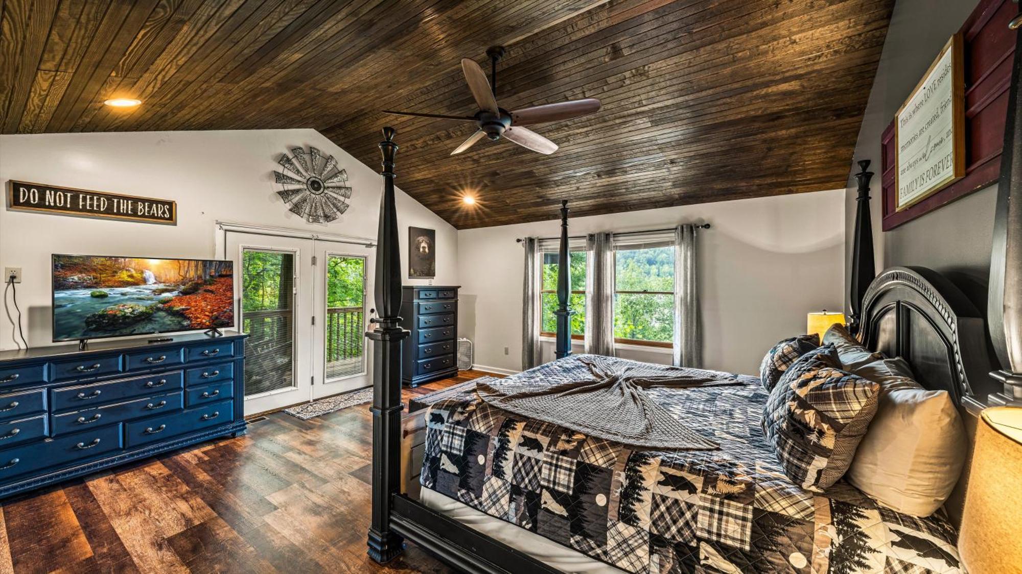 Whiskey Ridge Lodge, A Restored 1940S Gem, 2 Mins From Downtown, Breathtaking City Views, Custom Game Room, And Spacious Elegance Gatlinburg Buitenkant foto