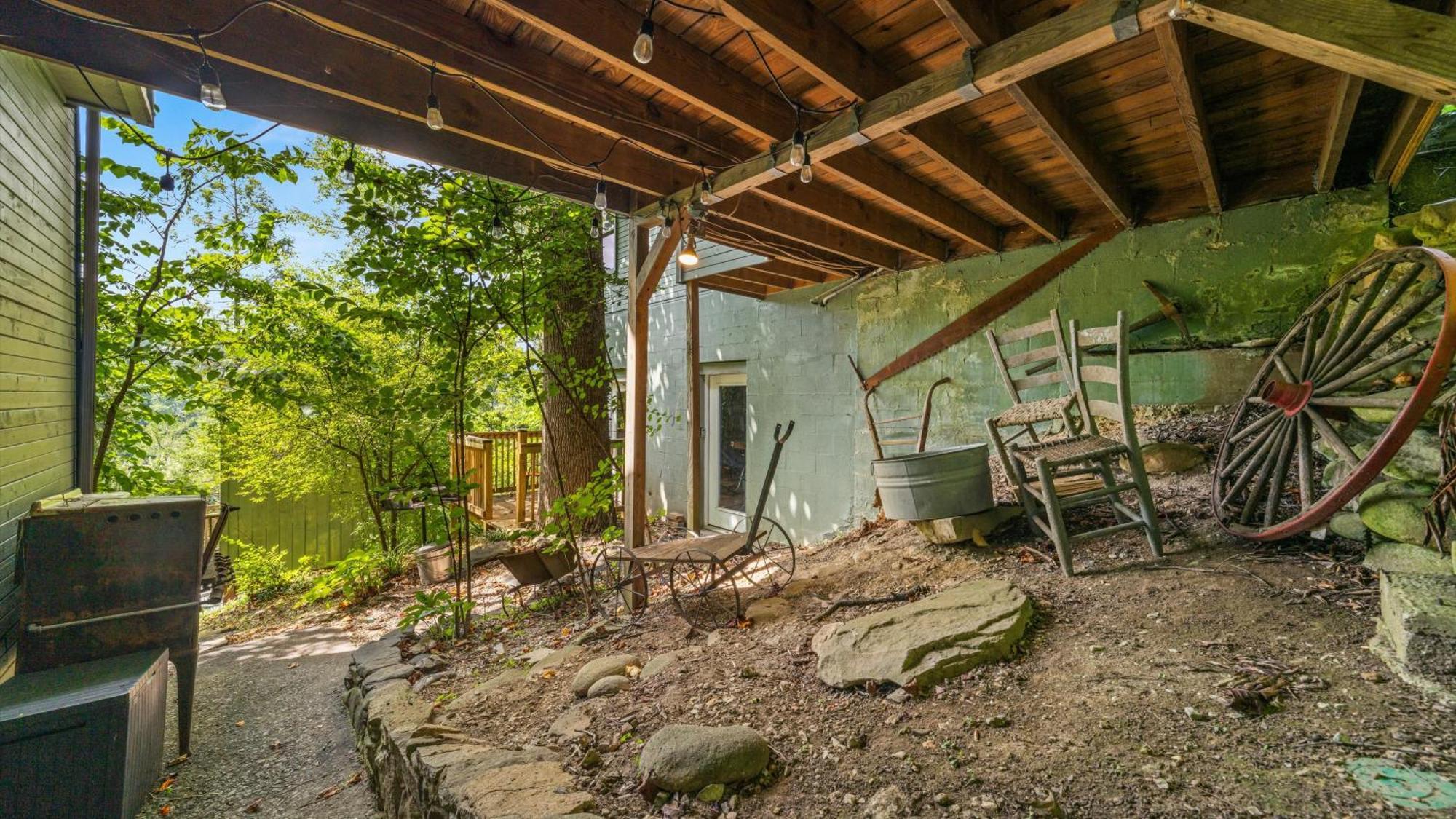 Whiskey Ridge Lodge, A Restored 1940S Gem, 2 Mins From Downtown, Breathtaking City Views, Custom Game Room, And Spacious Elegance Gatlinburg Buitenkant foto