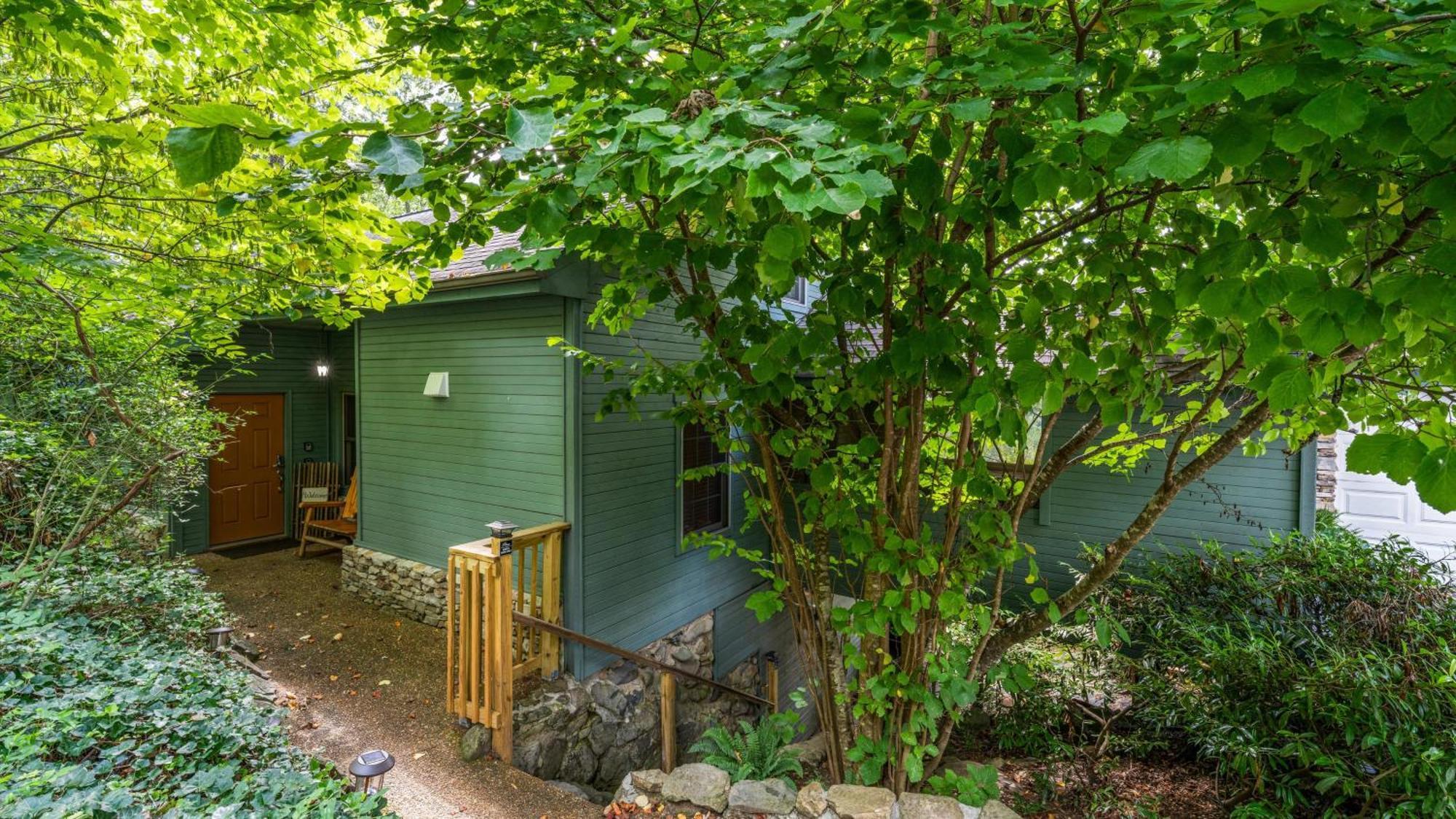 Whiskey Ridge Lodge, A Restored 1940S Gem, 2 Mins From Downtown, Breathtaking City Views, Custom Game Room, And Spacious Elegance Gatlinburg Buitenkant foto