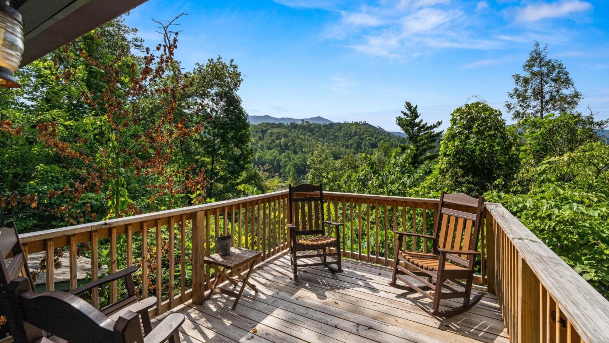 Whiskey Ridge Lodge, A Restored 1940S Gem, 2 Mins From Downtown, Breathtaking City Views, Custom Game Room, And Spacious Elegance Gatlinburg Buitenkant foto