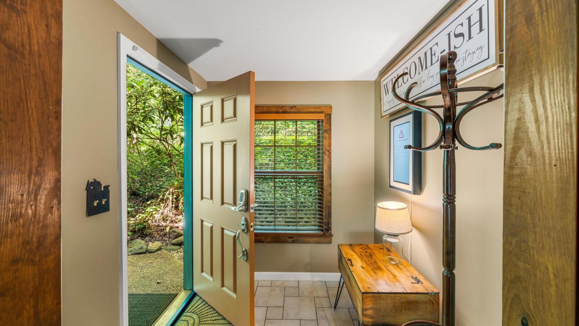 Whiskey Ridge Lodge, A Restored 1940S Gem, 2 Mins From Downtown, Breathtaking City Views, Custom Game Room, And Spacious Elegance Gatlinburg Buitenkant foto