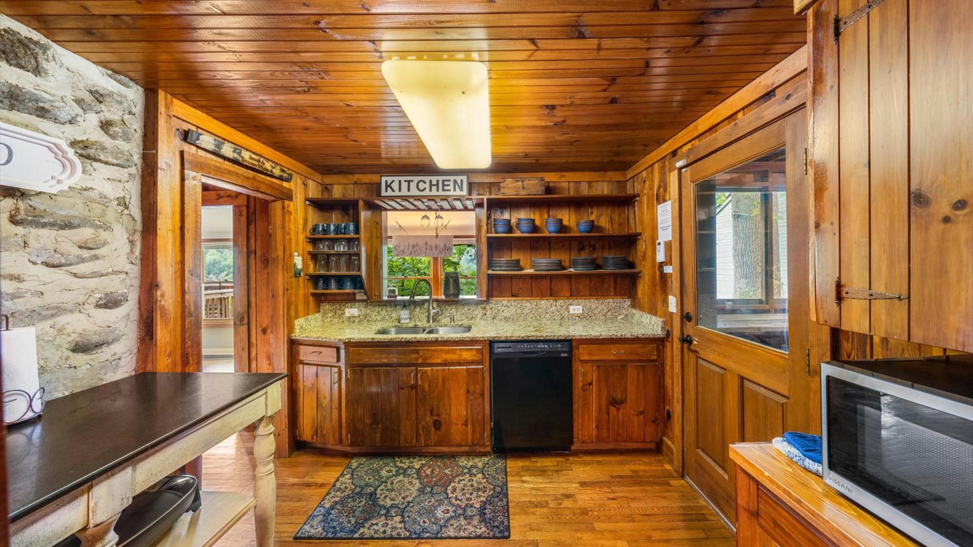 Whiskey Ridge Lodge, A Restored 1940S Gem, 2 Mins From Downtown, Breathtaking City Views, Custom Game Room, And Spacious Elegance Gatlinburg Buitenkant foto