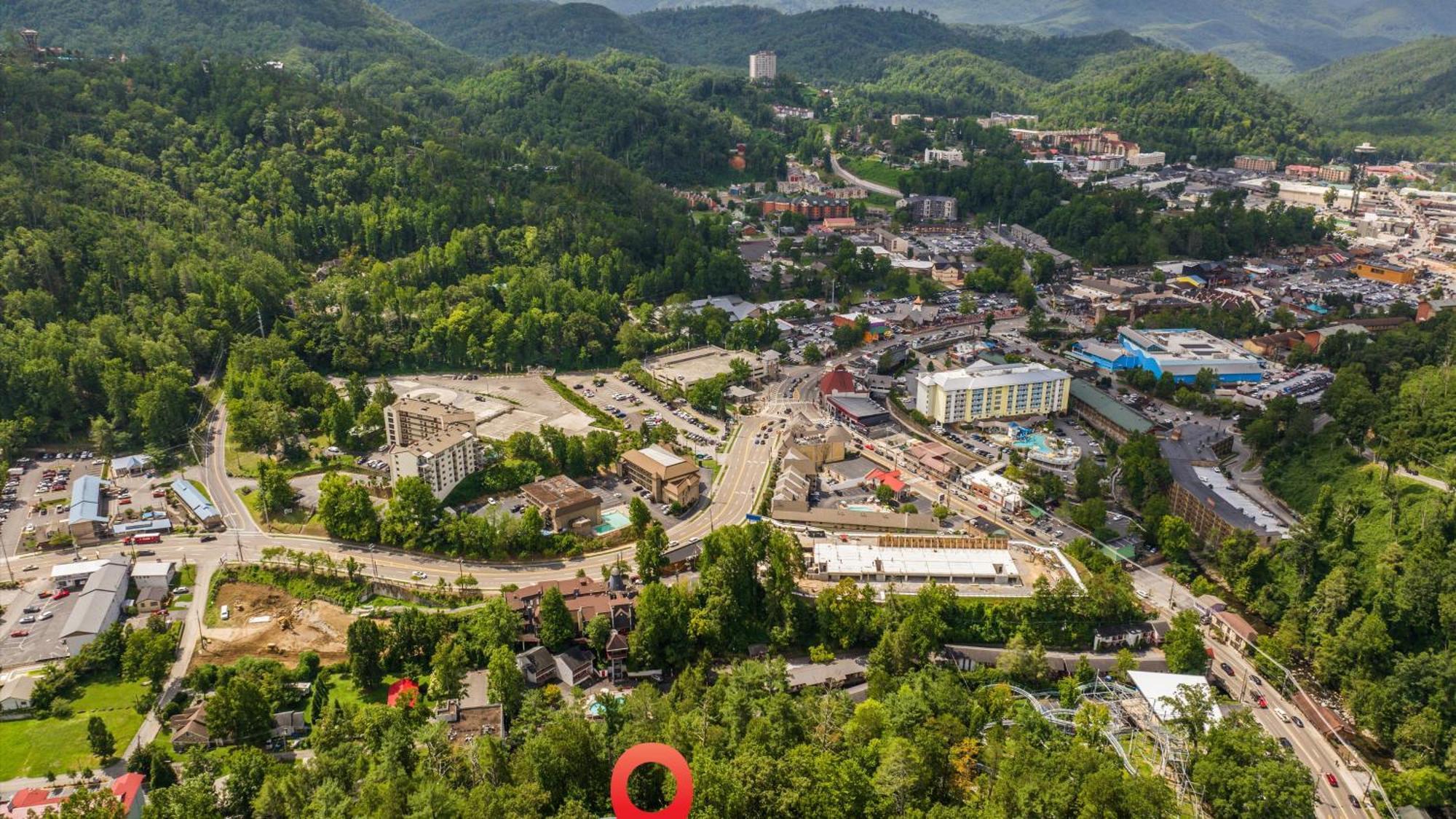 Whiskey Ridge Lodge, A Restored 1940S Gem, 2 Mins From Downtown, Breathtaking City Views, Custom Game Room, And Spacious Elegance Gatlinburg Buitenkant foto
