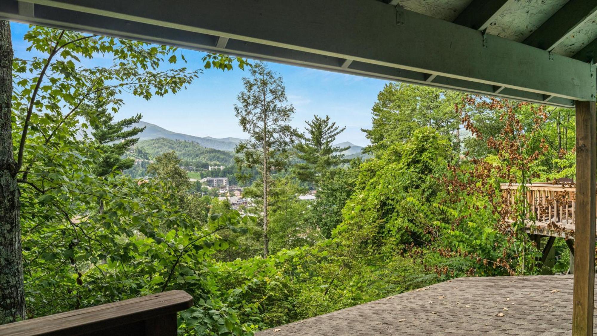 Whiskey Ridge Lodge, A Restored 1940S Gem, 2 Mins From Downtown, Breathtaking City Views, Custom Game Room, And Spacious Elegance Gatlinburg Buitenkant foto
