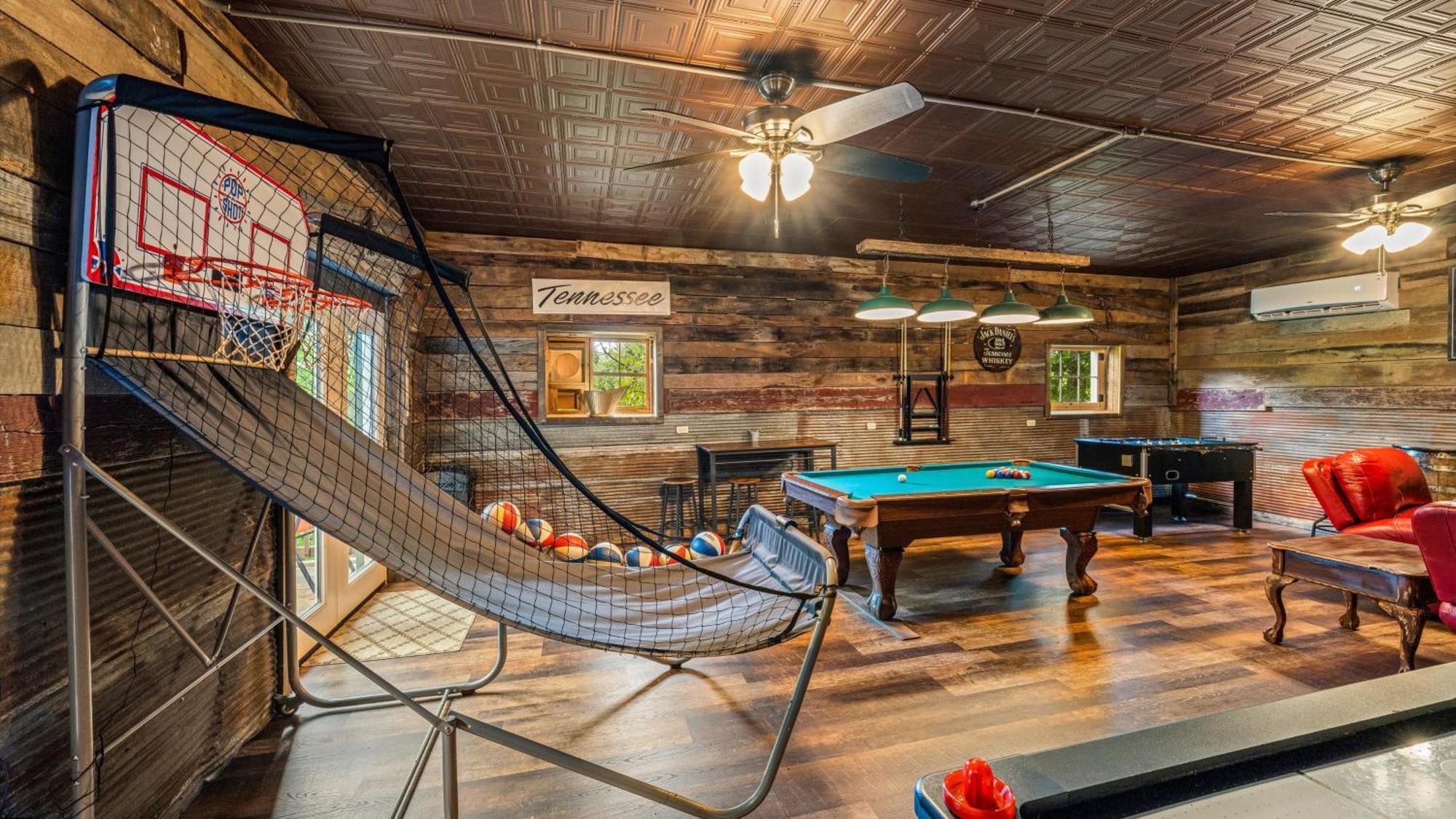 Whiskey Ridge Lodge, A Restored 1940S Gem, 2 Mins From Downtown, Breathtaking City Views, Custom Game Room, And Spacious Elegance Gatlinburg Buitenkant foto