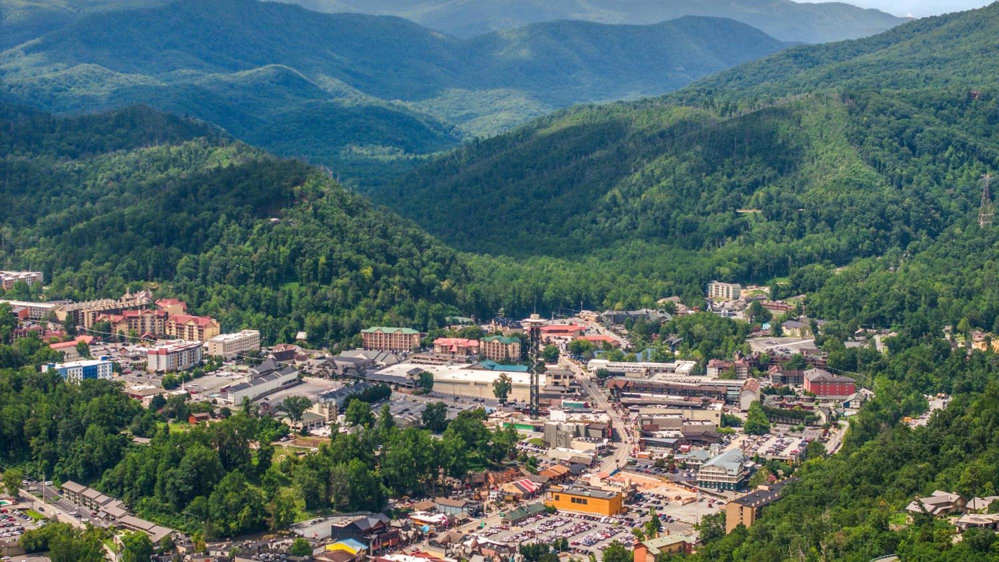 Whiskey Ridge Lodge, A Restored 1940S Gem, 2 Mins From Downtown, Breathtaking City Views, Custom Game Room, And Spacious Elegance Gatlinburg Buitenkant foto