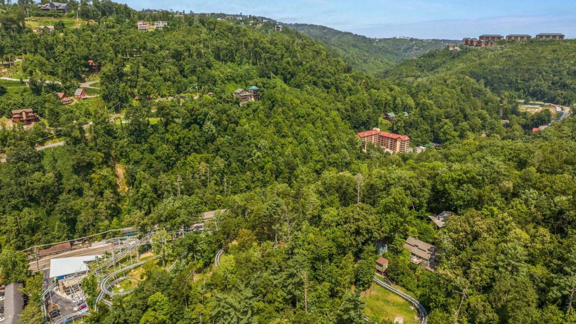 Whiskey Ridge Lodge, A Restored 1940S Gem, 2 Mins From Downtown, Breathtaking City Views, Custom Game Room, And Spacious Elegance Gatlinburg Buitenkant foto