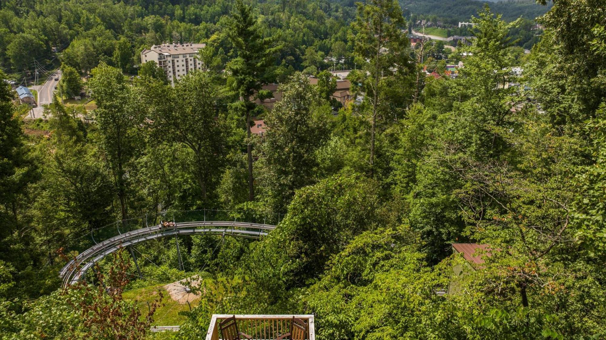 Whiskey Ridge Lodge, A Restored 1940S Gem, 2 Mins From Downtown, Breathtaking City Views, Custom Game Room, And Spacious Elegance Gatlinburg Buitenkant foto