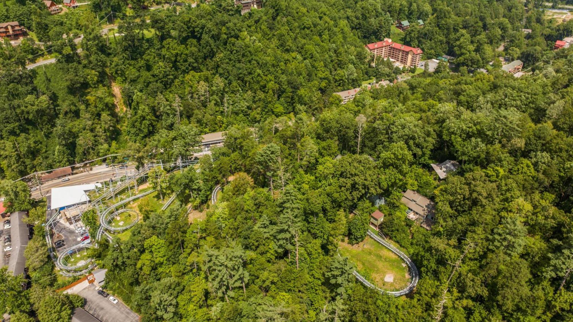 Whiskey Ridge Lodge, A Restored 1940S Gem, 2 Mins From Downtown, Breathtaking City Views, Custom Game Room, And Spacious Elegance Gatlinburg Buitenkant foto
